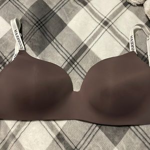 Dobreva t-shirt bra lightly lined 38DD excellent condition